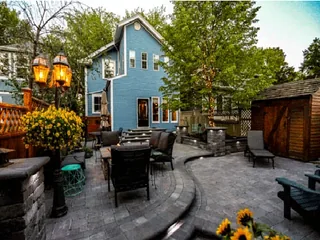Curved paver patio
